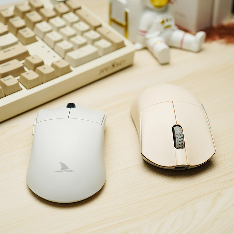 Darmoshark_M3_Wireless_Gaming_Mouse_for_Big_Hands_18